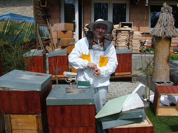 Inspekční prohlídky včelstev 14.4.2013